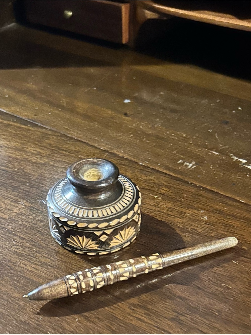 Vintage Wood Inkwell Dip Pen Set
Carved Inlay Desk Decor